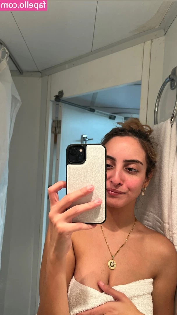 iiitsmery - Hehe my nipples are so hard today