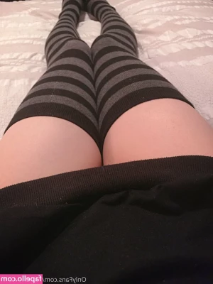 cutesyfemboy - Look at the curvaceous forms of my hot body. Do you want me to open