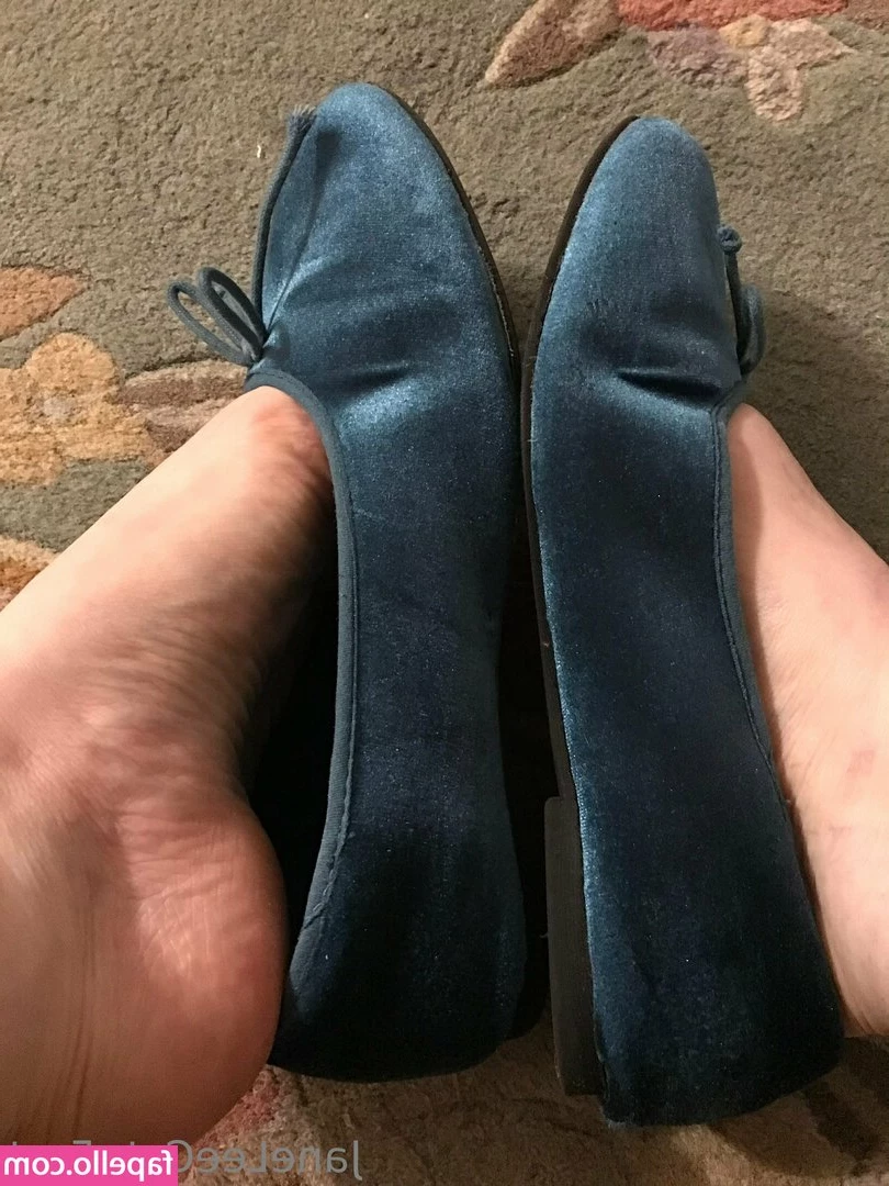 janeleecutefeet - New colour  new toe rings and bracelet  what do u think
