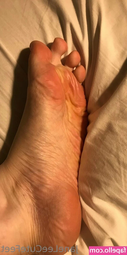 janeleecutefeet - Sorry i have not been a person lately  At least I still have the