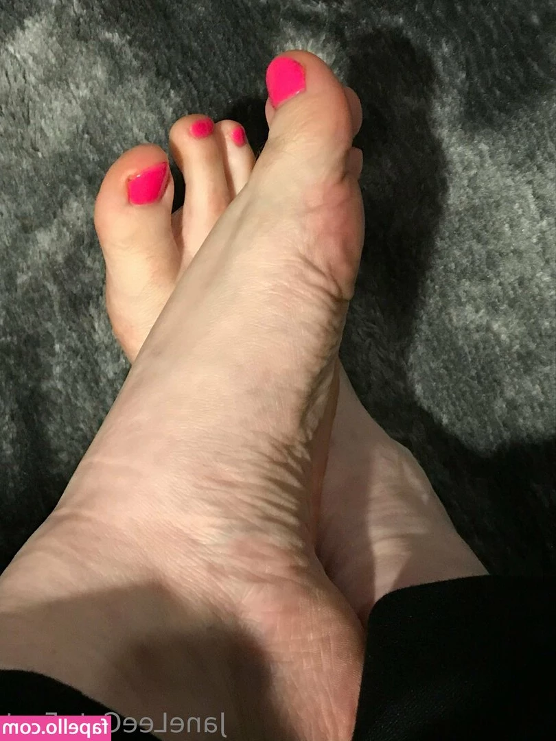janeleecutefeet - My little prickly pear🙃