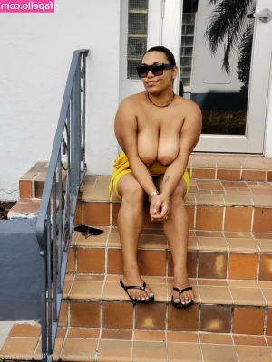 thickprsoles - Underboob