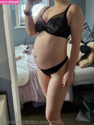 blanclematt - Dancing a little for you  up close  so you touch my pussy when I take
