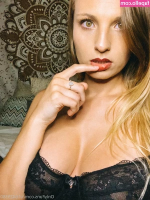 xokenzielovexo - anyone wanna chat
