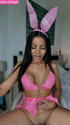 ladyboyfernfern - Come take a look at my wet feet