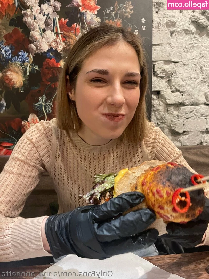 anna_annnetta [ anna-annnetta ] - Am I a mom you want to fuck in the ass