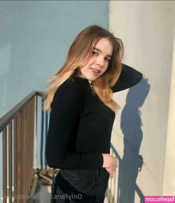 alinaboobs - Check your DMs to see the Easter Bunny's slutty step sisters