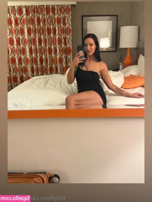 Houston Hotwife [ houston-hotwife ] - This is long because it's really just bts behind-the-scenes. It's our