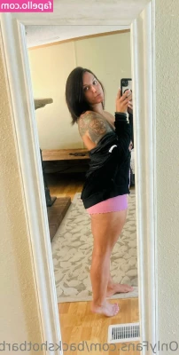 Houston Hotwife [ houston-hotwife ] - For you foot freak  10 min in a hotel room resting and playing with