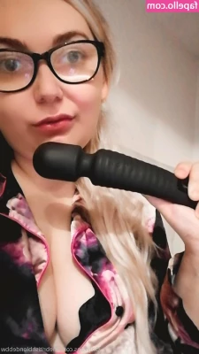 yourlucyloo - I just sent out one of the hottest dick sucking videos while also