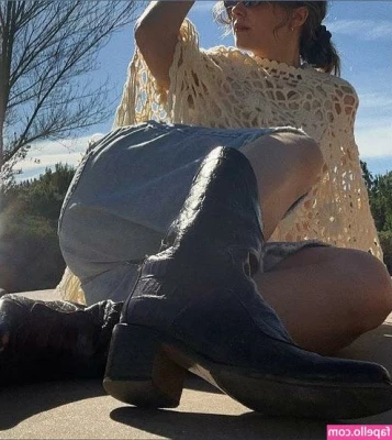 Haley Lu Richardson [ haley-lu-richardson ] - Happy Friday!
