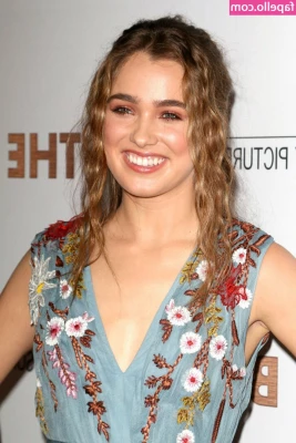 Haley Lu Richardson [ haley-lu-richardson ] - I would like to put my heels on your dick