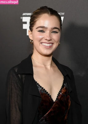 Haley Lu Richardson [ haley-lu-richardson ] - Let's get over the Hump Fans! Hope you all have a good rest of the