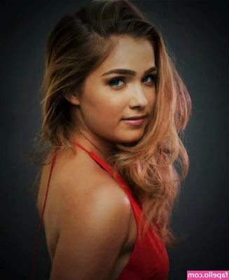 Haley Lu Richardson [ haley-lu-richardson ] - Posting again hehehe back