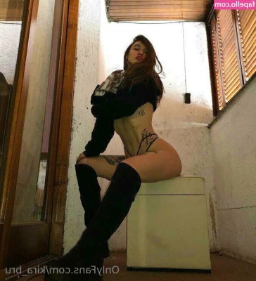 kira_brunette1 [ kira-brunette1 ] - Your lips look lonely. How about I introduce them to mine?😈