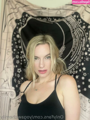 yogawithemily - Daddy couldn't help but cum on my clit