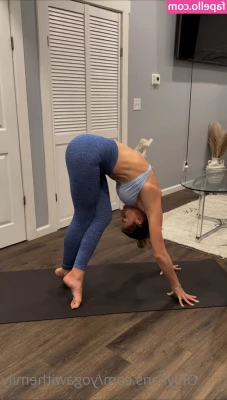 yogawithemily - do you think green is my color
