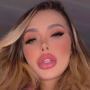 hollyhotwife