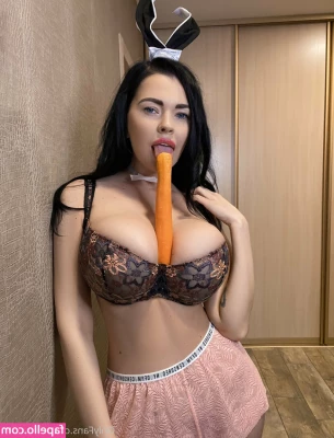 sharizelka - Who has a pantyhose Fetish