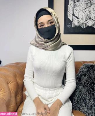 yourgfaliyah - Wanna fuck my throat daddy? Let me lay down on the end of the bed so