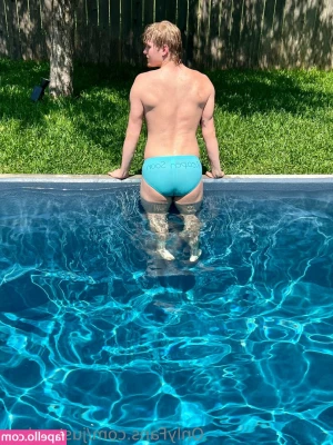 justmyless - King is ready for some trouble  Who wants to help me find some