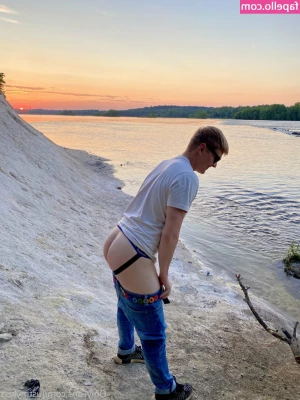 justmyless - Small Ass Thick Thighs