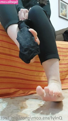 ghostgirl_feet [ ghostgirl-feet ] - ✨After Shower Pics✨  I did some chores this morning, showered,