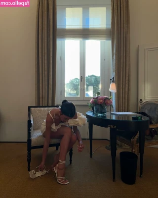 Bruna Marquezine [ bruna-marquezine ] - My underboob is the perfect way to spend your time worshipping. Does part 1