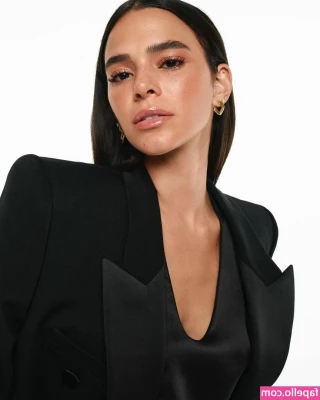 Bruna Marquezine [ bruna-marquezine ] - This picture is kinda sexy 🔥😈😍