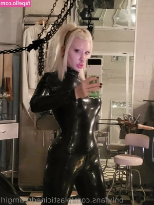 plasticinedreamgirl - Using my toy roughly with a lot of dirty talk 😏💦