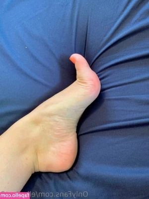 ellesfeet8 - Tip me if you think the skirt should come off