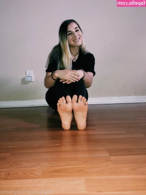 rhiannon.goddess [ rhiannon-goddess ] - Just admiring my long legs in heels ❤️