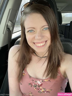 bedroom_eyes_free [ bedroom-eyes-free ] - Sometimes Angelina, sometimes Lana 😂