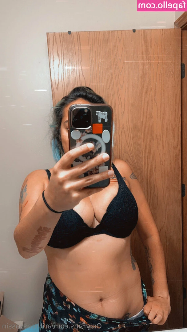 aritheassassin - Hi please buy my porn 🥹🫶🏼 Also accepting custom
