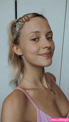 Angèle Van Laeken [ angele-van-laeken ] - Hablemos bebé  Envíame un mensaje