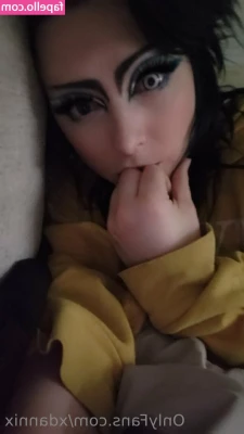 xdannix - Come and join me in bed...we can watch some movies or make our own