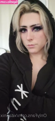 xdannix - Oiling up my boobs ready for you to slide your dick between them 😏