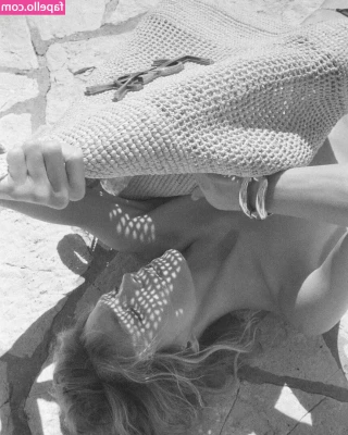 Anja Rubik [ anja-rubik ] - IM BACKKK