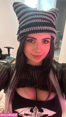 ThatGirlGatto - Who wants some ass for tonight     I think I ll shave my ass again