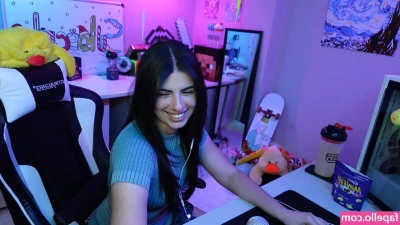 ThatGirlGatto - Swipe to see the magic