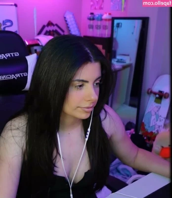 ThatGirlGatto - Happy dancing toes