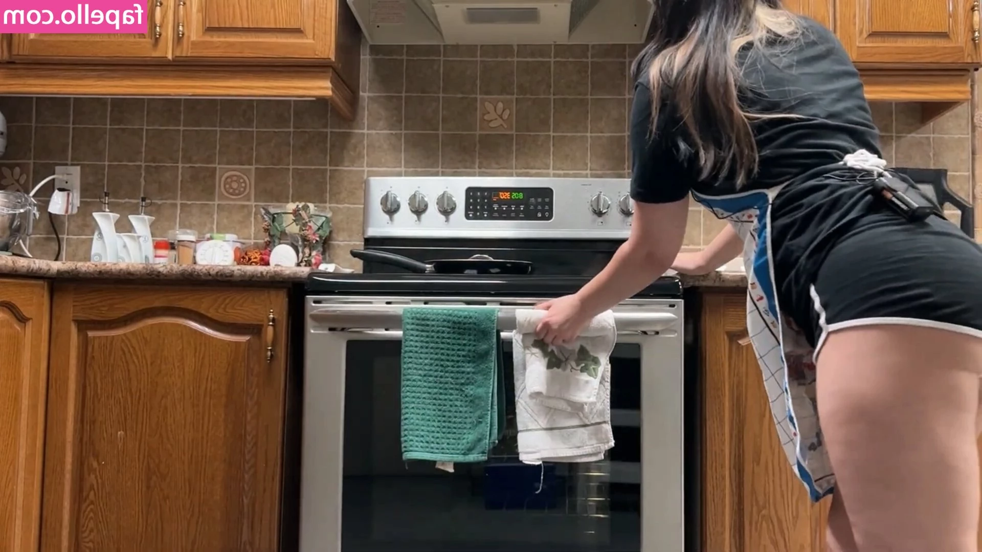 ThatGirlGatto - Would you let me rest my soles on your face