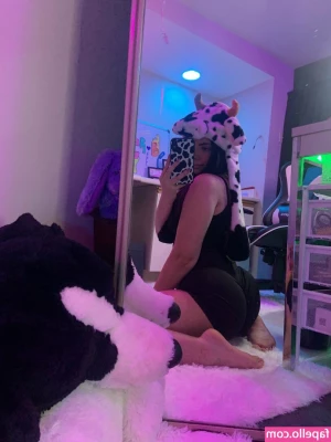 ThatGirlGatto - Teasing and draining your wallet.