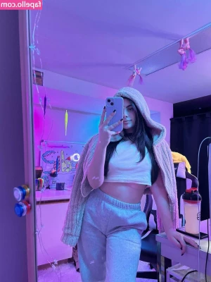 ThatGirlGatto - Getting horny as I smoke   xx