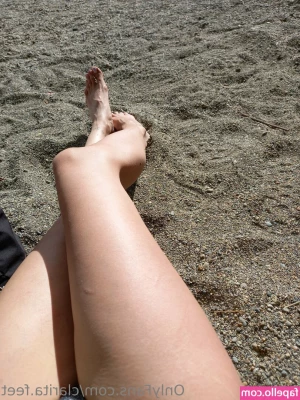clarita.feet [ clarita-feet ] - Cum tell me you want to see what s underneath