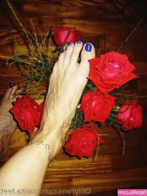 clarita.feet [ clarita-feet ] - Hi daddy ❤️‍🔥 I'm so wet for you ❤️‍🔥