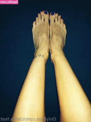 clarita.feet [ clarita-feet ] - Attach me