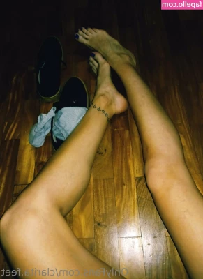 clarita.feet [ clarita-feet ] - My birthday is December 13th !! Tip me so I can have a day of