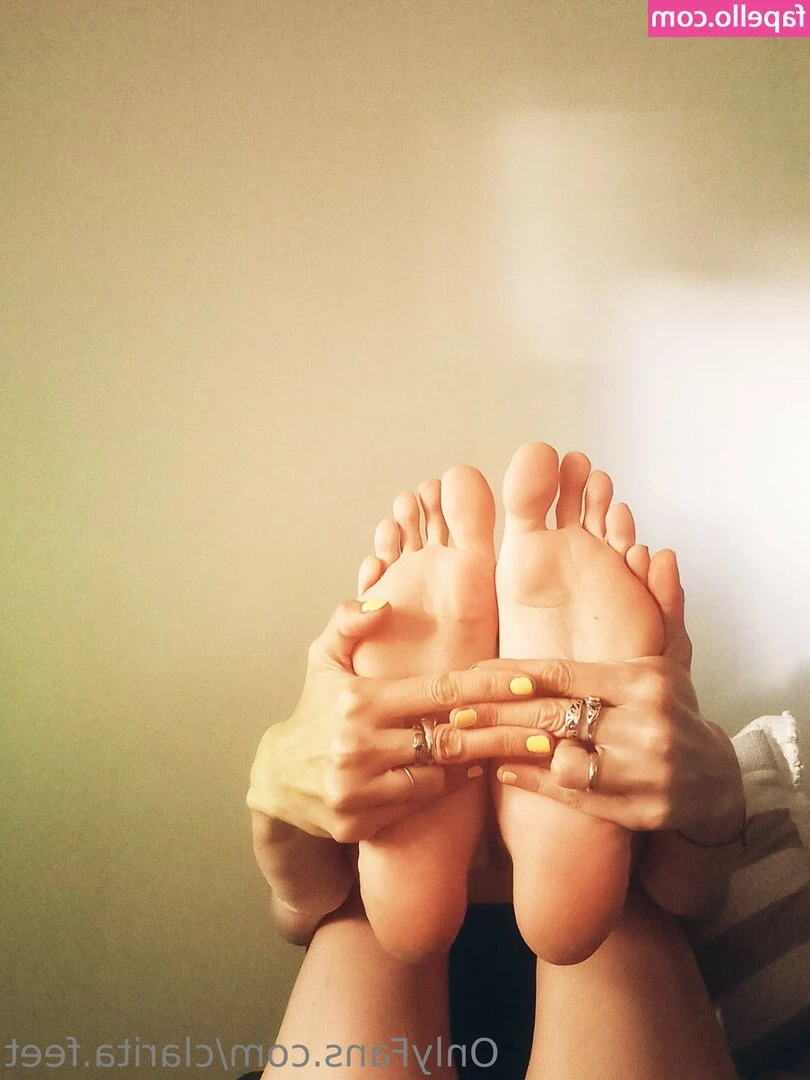 clarita.feet [ clarita-feet ] - Me ahogo con la pija y la leche