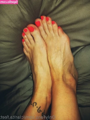clarita.feet [ clarita-feet ] - Fuck me baby   I heard you like red     Roxxxanne691  MILF  CUSTOM